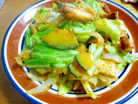 かぼちゃとキャベツ、油揚げの野菜炒め